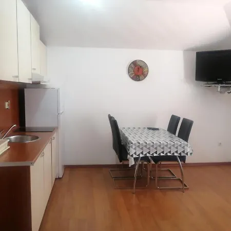 Lyon Apartman *