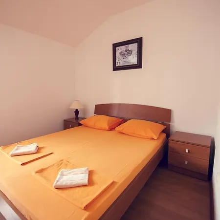 Lyon Apartman Budva