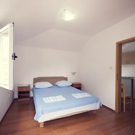 Lyon Apartman *