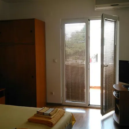 Lyon Apartman *