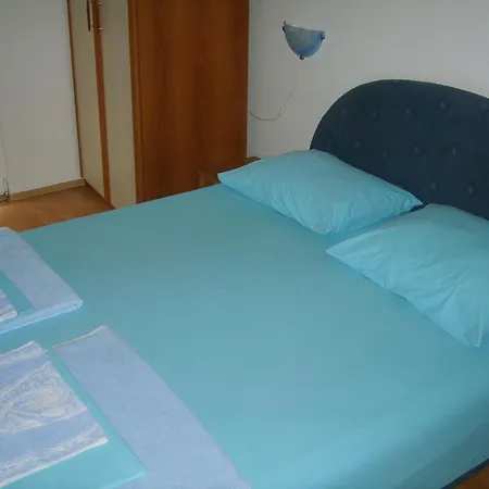 Lyon Apartman *